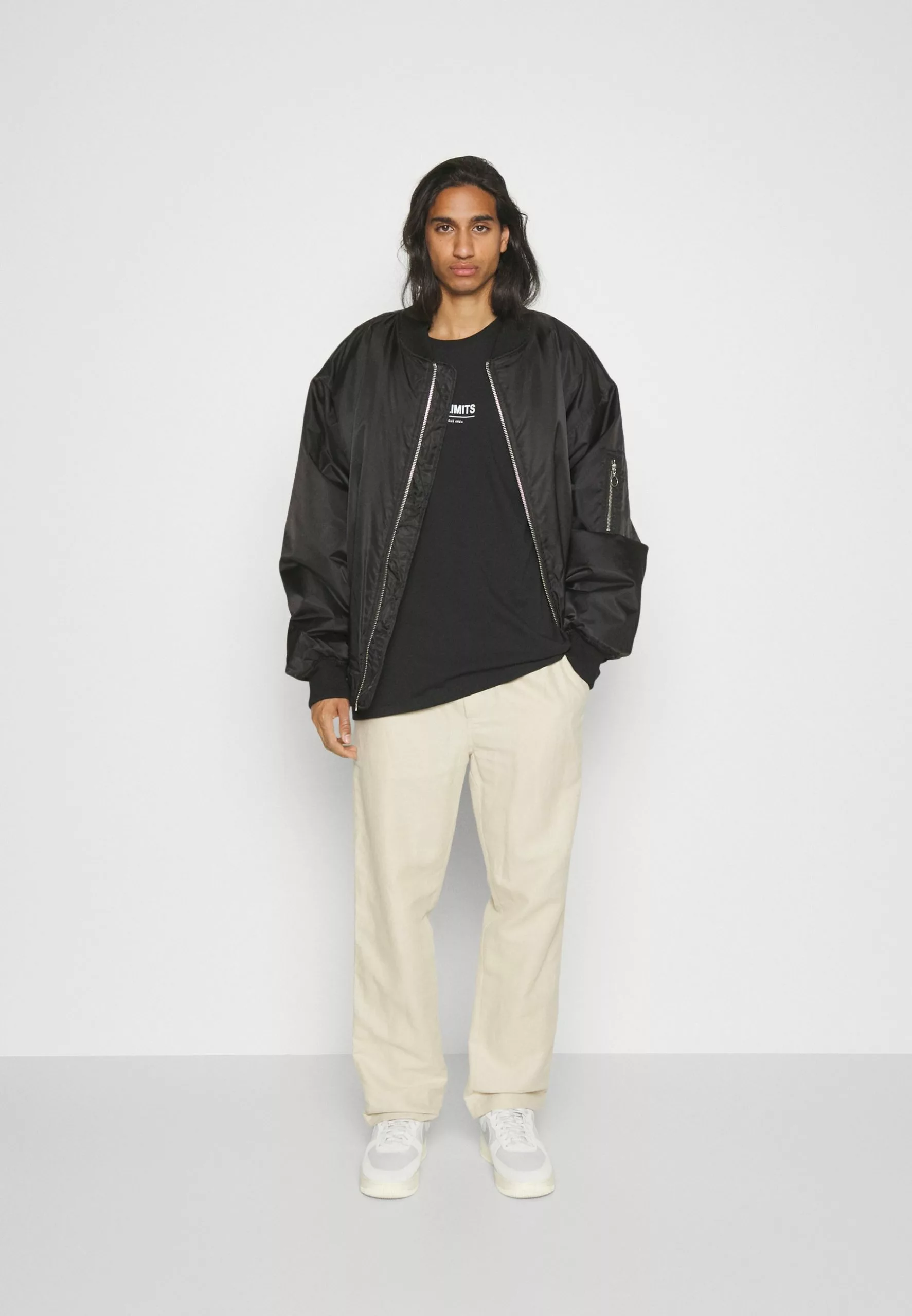 YOURTURN Unisex - Print T-Shirt - Black 2 YOURTURN Unisex - Print T-Shirt - Black - Image 2