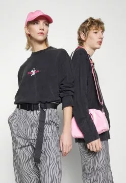 YOURTURN Sweatshirt - Black -Yourturn Shop fea1107426cc41f68a0017430f30ab87 scaled