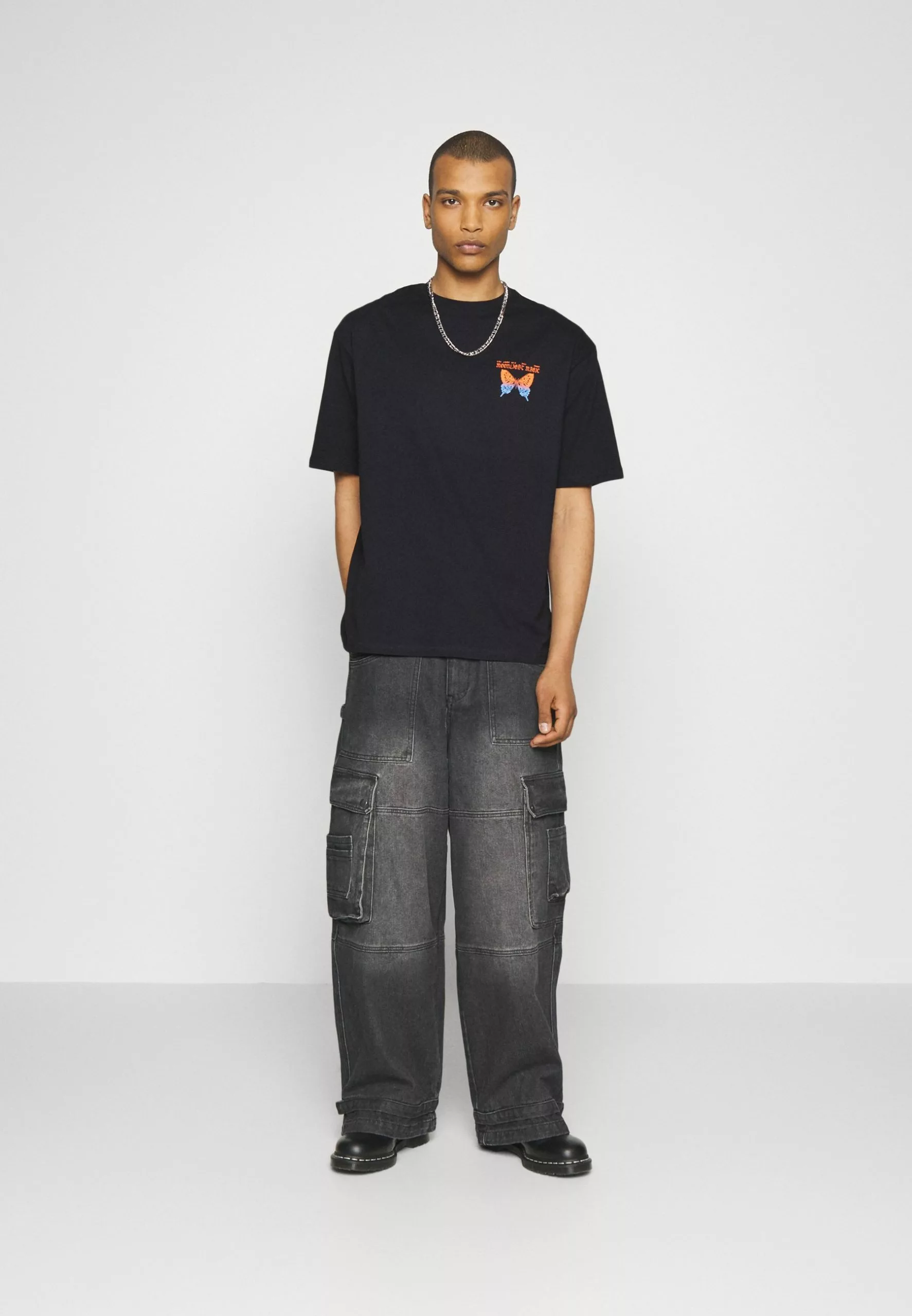 YOURTURN Unisex - Print T-Shirt - Black 2 YOURTURN Unisex - Print T-Shirt - Black - Image 2